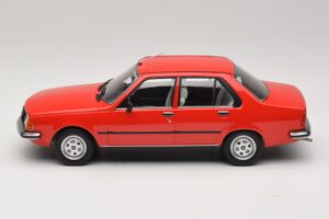 Renault 18 Rdeč MCG 1:18 MCG18595 Kovina – slika 3 od 6