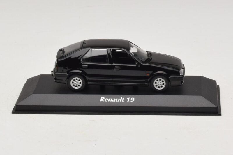 Renault 19 Črn Maxichamps 1:43 940113701 Diecast