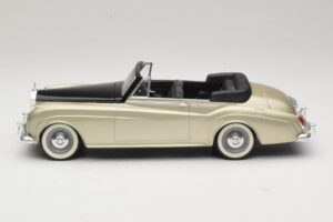Rolls-Royce Silver Cloud II Srebrna Solido 1:18 8006 Kovina – slika 3 od 6
