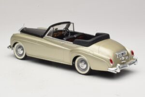 Rolls-Royce Silver Cloud II Srebrna Solido 1:18 8006 Kovina – slika 5 od 6