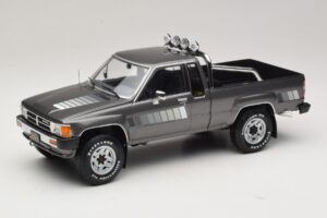 Toyota Hilux N50 Xtra Cab 4x4 Siva Metalik KK-Scale 1:18 KKDC181563 Kovina