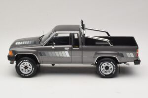 Toyota Hilux N50 Xtra Cab 4x4 Siva Metalik KK-Scale 1:18 KKDC181563 Kovina – slika 3 od 6