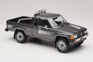 Toyota Hilux N50 Xtra Cab 4x4 Siva Metalik KK-Scale 1:18 KKDC181563 Kovina – slika 4 od 6