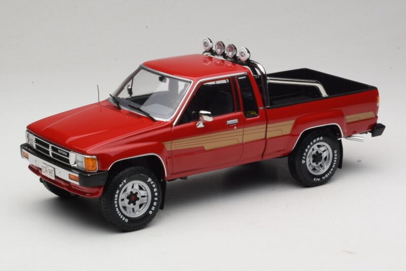 Toyota Hilux N50 Xtra Cab 4x4 Rdeč KK-Scale 1:18 KKDC181562 Kovina