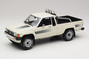 Toyota Hilux N50 Xtra Cab 4x4 Bel KK-Scale 1:18 KKDC181564 Kovina