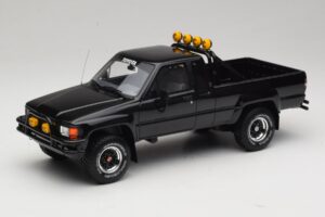Toyota Hilux N60 SR5 Back to the Future II Sijoča Črna Otto 1:18 OT481 Smola