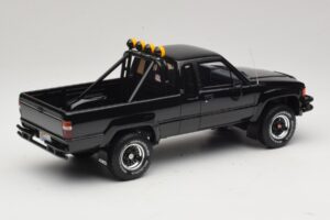 Toyota Hilux N60 SR5 Back to the Future II Sijoča Črna Otto 1:18 OT481 Smola – slika 2 od 6