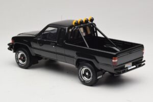 Toyota Hilux N60 SR5 Back to the Future II Sijoča Črna Otto 1:18 OT481 Smola – slika 5 od 6