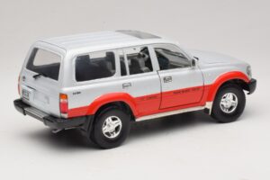 Toyota Land Cruiser J80 Srebrna Rdeča Road Legends 1:18 92098 Kovina – slika 3 od 8
