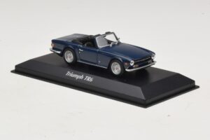 Triumph TR6 Temno Modra Maxichamps 1:43 940132570 Diecast – slika 3 od 5