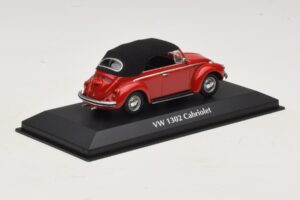 Volkswagen 1302 Kabriolet Rdeč Maxichamps 1:43 940055031 Kovina – slika 2 od 5