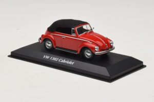 Volkswagen 1302 Kabriolet Rdeč Maxichamps 1:43 940055031 Kovina – slika 3 od 5