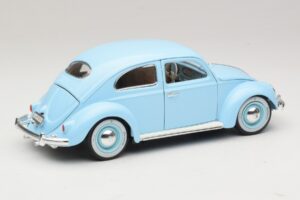 Volkswagen Beetle Moder Bburago 1:18 3381 Kovina – slika 3 od 8