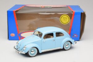 Volkswagen Beetle Moder Bburago 1:18 3381 Kovina – slika 8 od 8