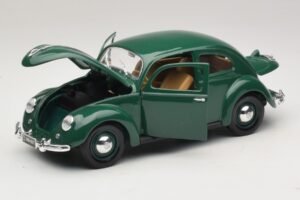 Volkswagen Beetle Zelena Maisto 1:18 32820 Kovina – slika 2 od 8