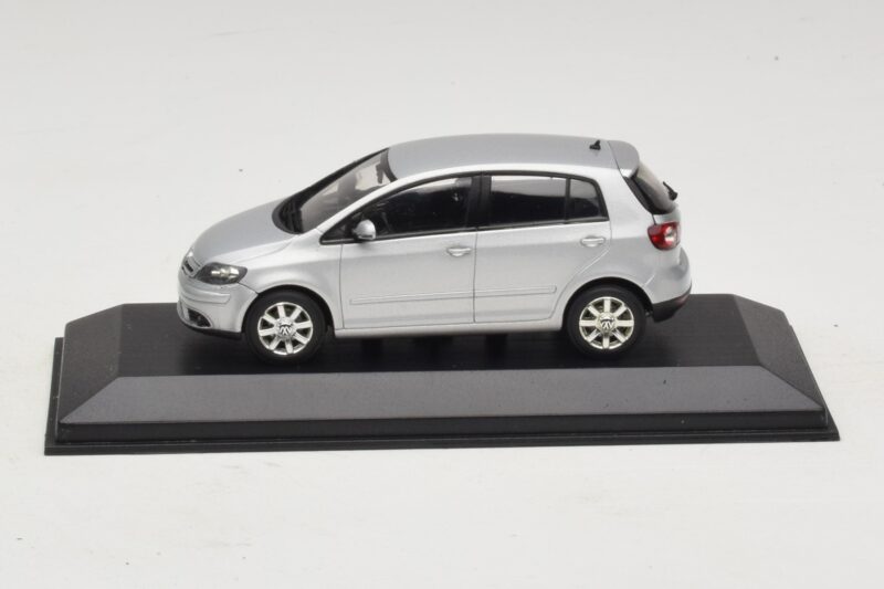 Volkswagen Golf Plus Mk5 Srebrn Nadomestna Škatla Minichamps 1:43 400054370-R1 Kovina