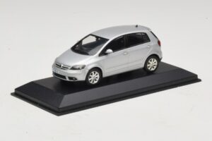Volkswagen Golf Plus Mk5 Srebrn Nadomestna Škatla Minichamps 1:43 400054370-R1 Kovina – slika 2 od 5