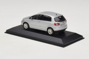 Volkswagen Golf Plus Mk5 Srebrn Nadomestna Škatla Minichamps 1:43 400054370-R1 Kovina – slika 3 od 5
