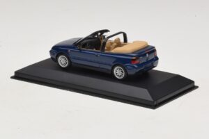 Volkswagen Golf Mk4 Kabriolet Moder Dealerska Izdaja Minichamps 1:43 GOLF005 Kovina – slika 3 od 5