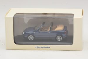 Volkswagen Golf Mk4 Kabriolet Moder Dealerska Izdaja Minichamps 1:43 GOLF005 Kovina – slika 5 od 5