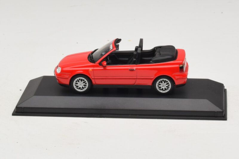 Volkswagen Golf Mk4 Kabriolet Rdeč Dealerska Izdaja Minichamps 1:43 GOLF006 Kovina