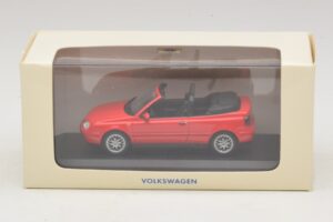 Volkswagen Golf Mk4 Kabriolet Rdeč Dealerska Izdaja Minichamps 1:43 GOLF006 Kovina – slika 5 od 5