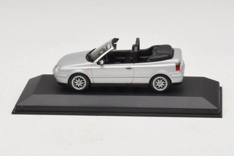 Volkswagen Golf Mk4 Kabriolet Srebrn Dealerska Izdaja Minichamps 1:43 GOLF004 Kovina