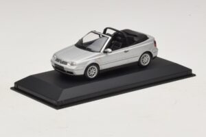 Volkswagen Golf Mk4 Kabriolet Srebrn Dealerska Izdaja Minichamps 1:43 GOLF004 Kovina – slika 2 od 5