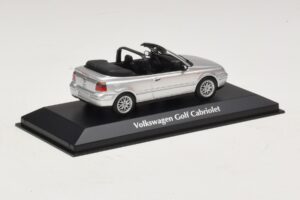 Volkswagen Golf Mk4 Kabriolet Srebrn Maxichamps 1:43 940058331 Kovina – slika 2 od 5