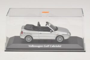 Volkswagen Golf Mk4 Kabriolet Srebrn Maxichamps 1:43 940058331 Kovina – slika 4 od 5