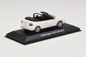 Volkswagen Golf Mk4 Kabriolet Bel Maxichamps 1:43 940058330 Kovina – slika 2 od 5