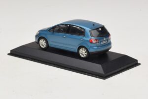 Volkswagen Golf Plus Mk5 Modra Metalik Nadomestna Škatla Minichamps 1:43 GOLF02-R1 Kovina – slika 3 od 5