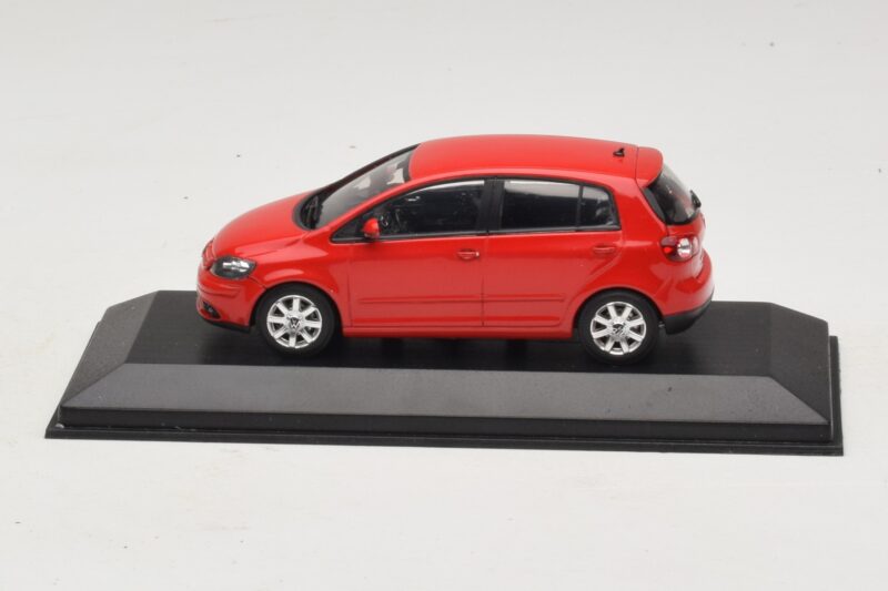 Volkswagen Golf Plus Mk5 Tornado Red Nadomestna Škatla Minichamps 1:43 821911110-R1 Kovina