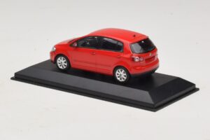 Volkswagen Golf Plus Mk5 Tornado Red Nadomestna Škatla Minichamps 1:43 821911110-R1 Kovina – slika 3 od 5