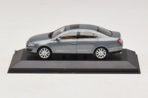 Volkswagen Passat B6 Siva Metalik Minichamps 1:43 Volkswagen Passat B6 Siva Metalik Minichamps 1:43 PASSAT006 Kovina