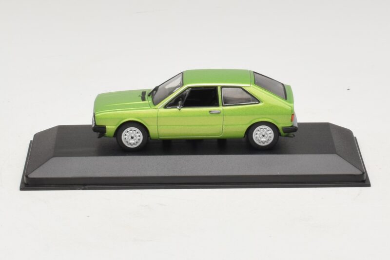 Volkswagen Scirocco Mk1 Zelena Metalik Nadomestna Škatla Maxichamps 1:43 Volkswagen Scirocco Mk1 Zelena Metalik Nadomestna Škatla Maxichamps 1:43 940050420-R1 Kovina