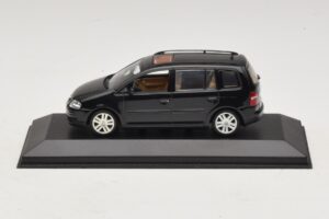 Volkswagen Touran 1T Črn Minichamps 1:43 Volkswagen Touran 1T Črn Minichamps 1:43 TOURAN005 Kovina