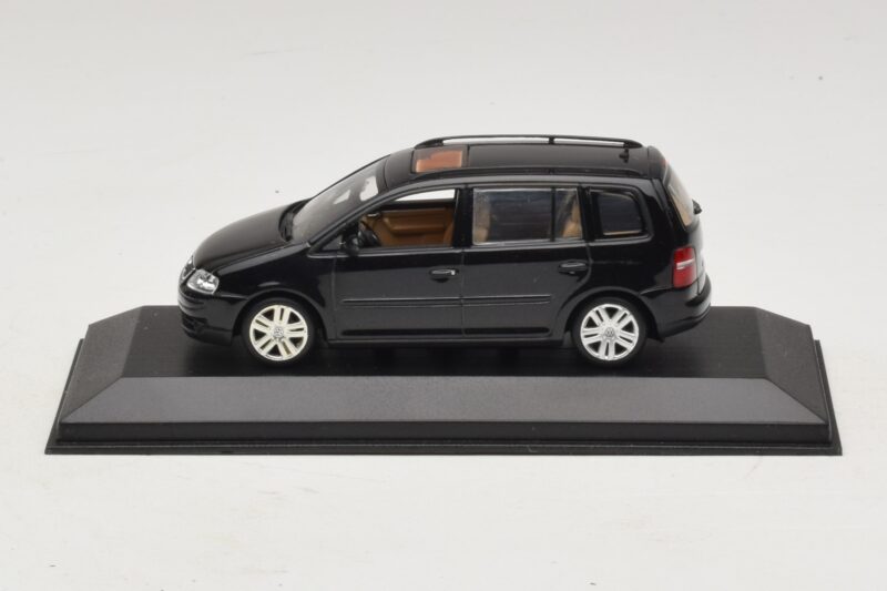 Volkswagen Touran 1T Črn Minichamps 1:43 Volkswagen Touran 1T Črn Minichamps 1:43 TOURAN005 Kovina
