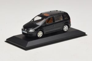Volkswagen Touran 1T Črn Minichamps 1:43 TOURAN005 Kovina – slika 2 od 5