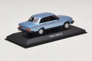 Volvo 240 GL Blue Metallic Maxichamps 1:43 940171400 Diecast – slika 2 od 5