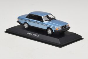 Volvo 240 GL Blue Metallic Maxichamps 1:43 940171400 Diecast – slika 3 od 5