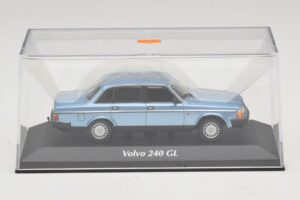 Volvo 240 GL Blue Metallic Maxichamps 1:43 940171400 Diecast – slika 4 od 5