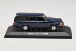Volvo 240 GL Karavan Temno Moder Maxichamps 1:43 940171412 Kovina