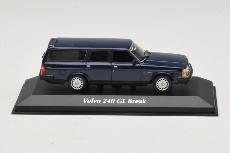 Volvo 240 GL Karavan Temno Moder Maxichamps 1:43 940171412 Kovina