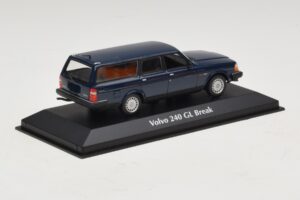 Volvo 240 GL Karavan Temno Moder Maxichamps 1:43 940171412 Kovina – slika 2 od 5