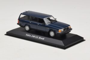 Volvo 240 GL Karavan Temno Moder Maxichamps 1:43 940171412 Kovina – slika 3 od 5