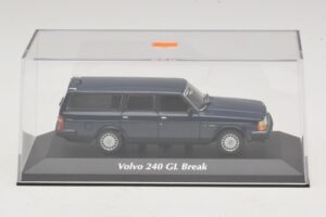 Volvo 240 GL Karavan Temno Moder Maxichamps 1:43 940171412 Kovina – slika 4 od 5
