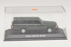 Volvo 240 GL Karavan Temno Zelena Maxichamps 1:43 940171411 Kovina – slika 4 od 5
