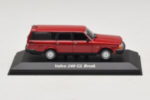 Volvo 240 GL Karavan Rdeč Maxichamps 1:43 Volvo 240 GL Karavan Rdeč Maxichamps 1:43 940171410 Diecast