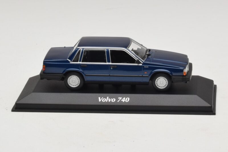 Volvo 740 Dark Blue Metallic Maxichamps 1:43 940171701 Kovina